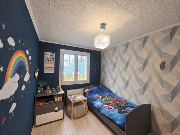 MAISON FAMILIALE AVEC SOUS-SOL TOTAL ET BEAU POTENTIEL !