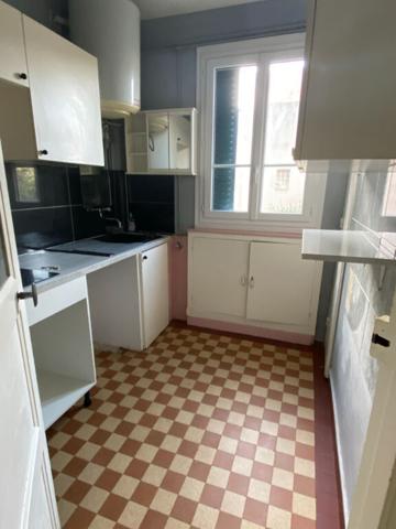Studio à louer vide - St Ouen 21m²