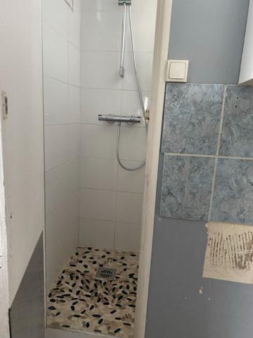 Studio à louer vide - St Ouen 21m²