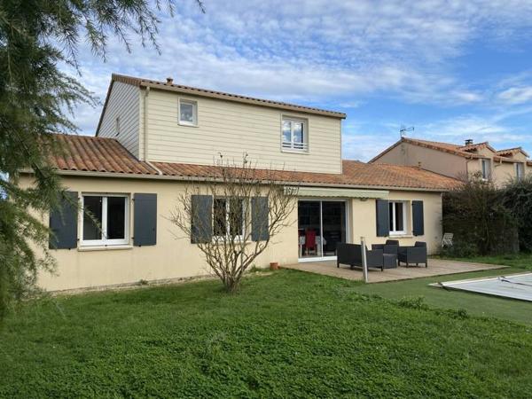 Maison à vendre |  Roches-Prémarie-Andillé |  7 pièces | 168 m²