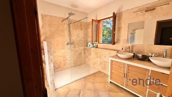 A Lorgues, charmante bastide de 158m2, 4 chambres, studio et piscine