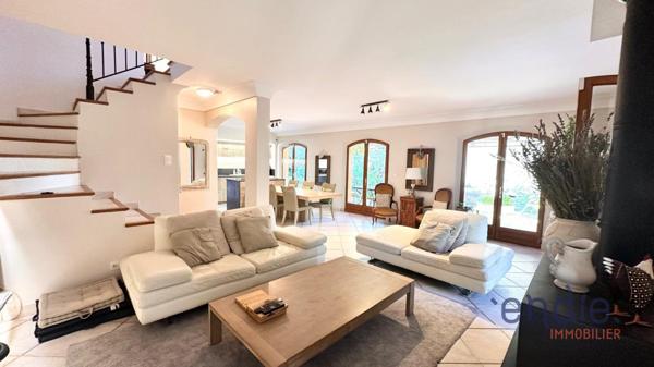 A Lorgues, charmante bastide de 158m2, 4 chambres, studio et piscine