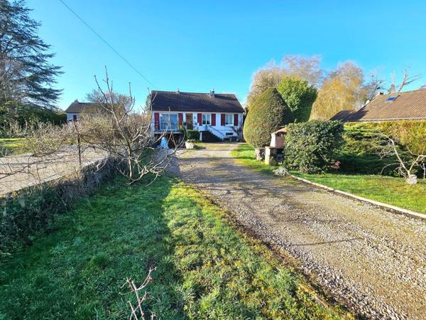 Idéal premier achat : maison à personnaliser avec un sous-sol total.