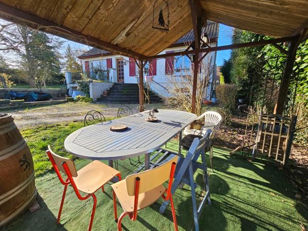 Idéal premier achat : maison à personnaliser avec un sous-sol total.