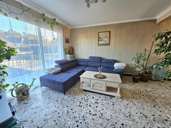 Idéal premier achat : maison à personnaliser avec un sous-sol total.