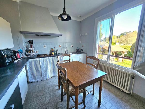 Idéal premier achat : maison à personnaliser avec un sous-sol total.