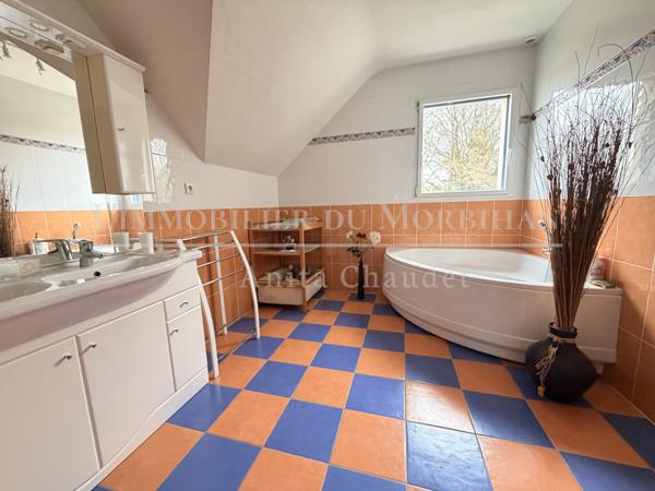 Sarzeau (56370) SARZEAU – Maison familiale de 241 m² – DPE A – Terrain 970 m²