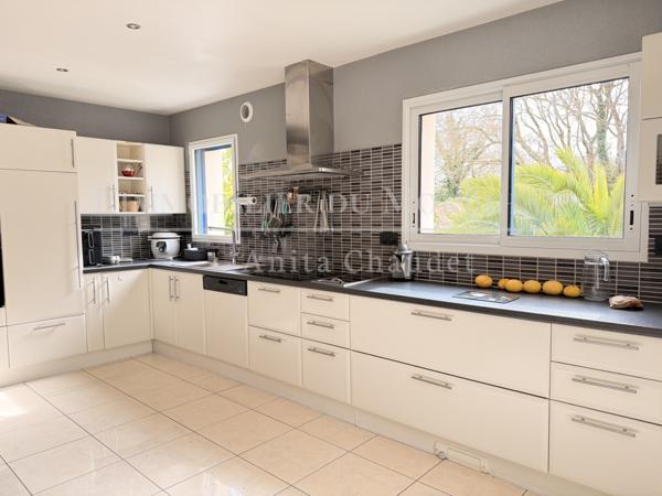 Sarzeau (56370) SARZEAU – Maison familiale de 241 m² – DPE A – Terrain 970 m²