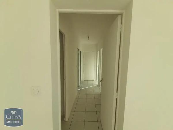 Appartement à louer 4 pièces 66.31m² Marignane (13700)