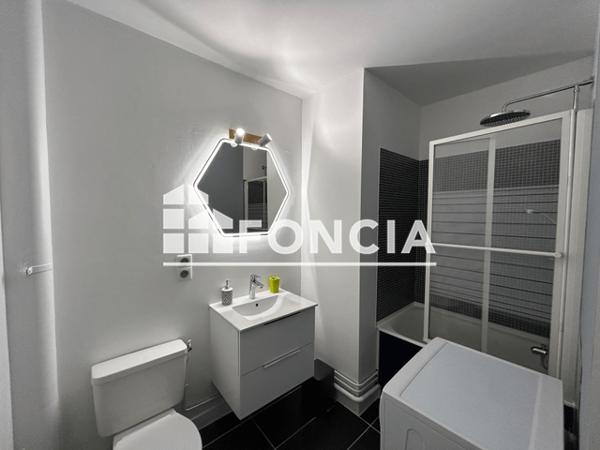 Location Studio meublé 16.54 m² - 18 AVENUE GEORGES CORNEAU Charleville Mezieres 08000