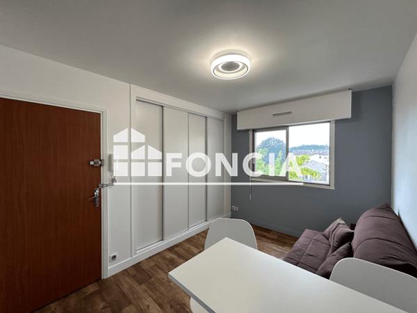 Location Studio meublé 16.54 m² - 18 AVENUE GEORGES CORNEAU Charleville Mezieres 08000