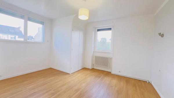 Quimper (Frugy) – Maison rénovée 165 m² habitable, avec studio indépendant, quartier résidentiel proche universités et commerces, fort potentiel locatif