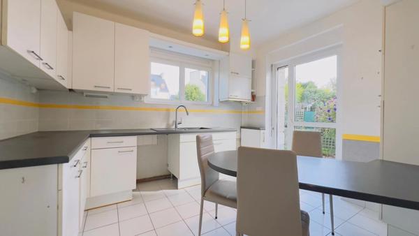 Quimper (Frugy) – Maison rénovée 165 m² habitable, avec studio indépendant, quartier résidentiel proche universités et commerces, fort potentiel locatif