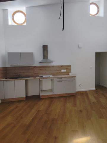 MAGIFIQUE T3 REFAIT DE NEUF EN 3EME ETAGE