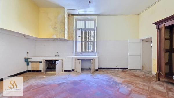 Immeuble de caractère avec jardin – Plus de 750 m² habitables au cœur de Limoux