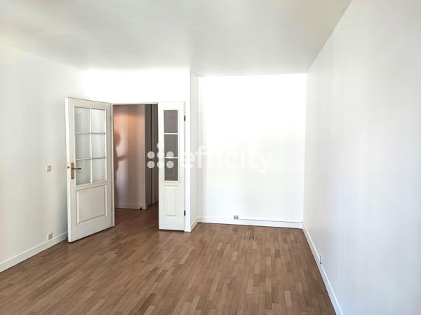 Appartement
         2 pièces
        - 47 m² 372 600 € *