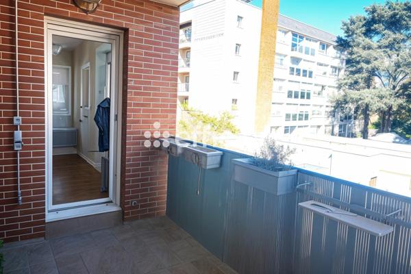 Appartement
         2 pièces
        - 47 m² 372 600 € *