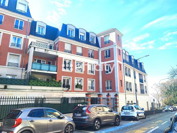 Appartement
         2 pièces
        - 47 m² 372 600 € *