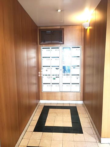 Appartement
         2 pièces
        - 47 m² 372 600 € *