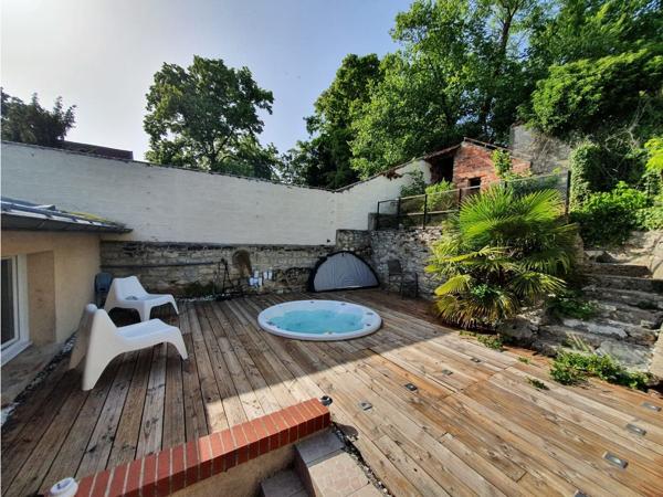 Maison
         8 pièces
        - 185 m² 649 000 € *