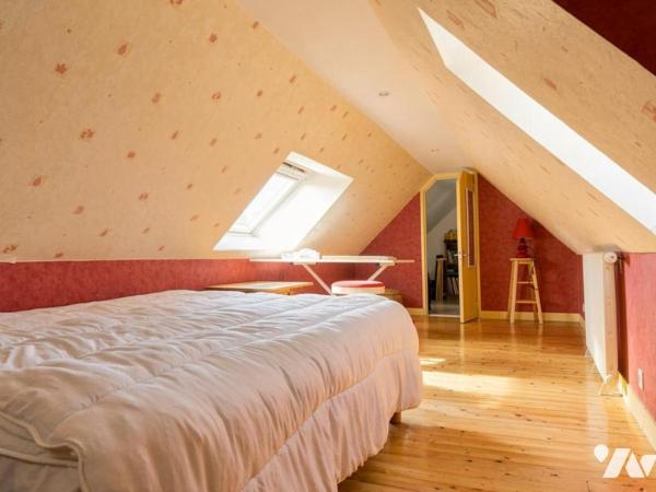 2145 - Saint-Martin-des-Champs — Maison 125 m² + dépendances + hangar — 2 304 m²