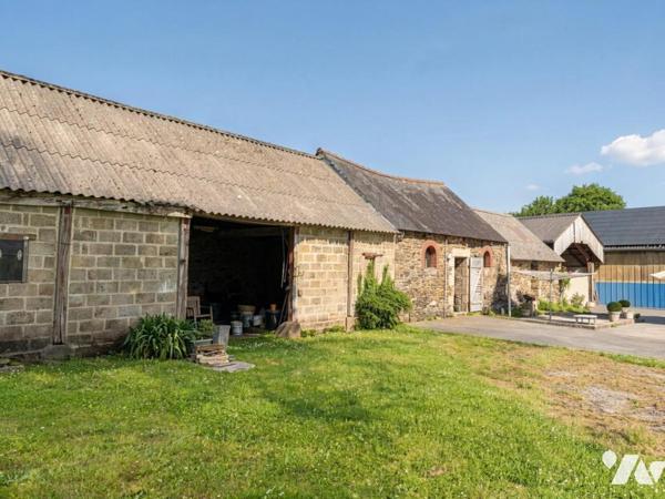 2145 - Saint-Martin-des-Champs — Maison 125 m² + dépendances + hangar — 2 304 m²