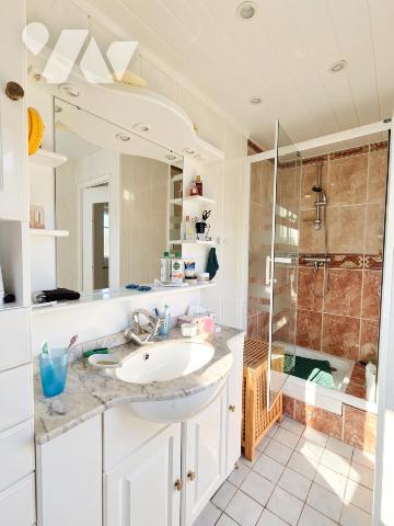 2145 - Saint-Martin-des-Champs — Maison 125 m² + dépendances + hangar — 2 304 m²