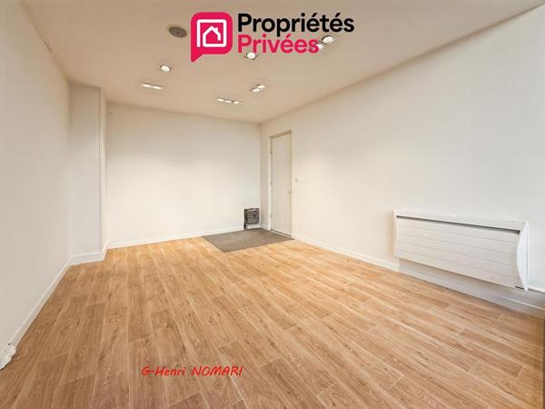 Chateaubriant - Espace de commerce/bureau/réserves, 3 pièce(s) 45 m2