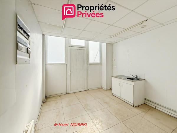 Chateaubriant - Espace de commerce/bureau/réserves, 3 pièce(s) 45 m2
