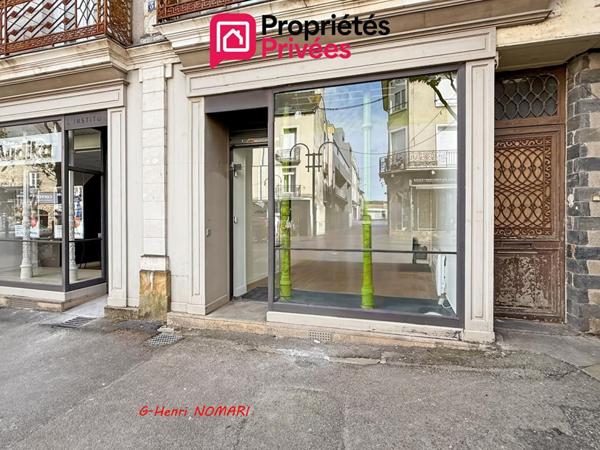 Chateaubriant - Espace de commerce/bureau/réserves, 3 pièce(s) 45 m2