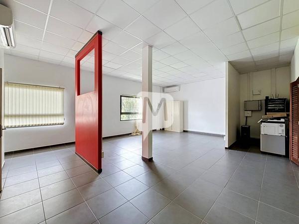 DPT GUYANE, à louer CAYENNE Local/bureau de 178 m2 au 1er étage