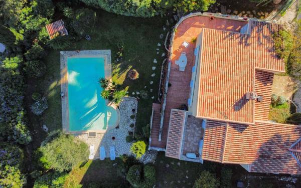 Maison à vendre    5 pièces •  Sanary-sur-Mer