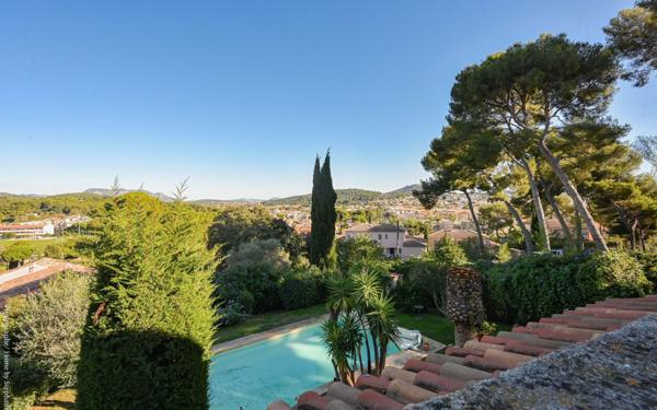 Maison à vendre    5 pièces •  Sanary-sur-Mer