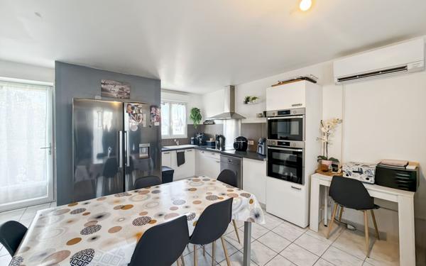 Maison à vendre    4 pièces •  Vias