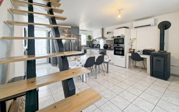 Maison à vendre    4 pièces •  Vias