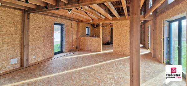Grand séchoir à tabac à finir de rénover- surface totale de 248 m2