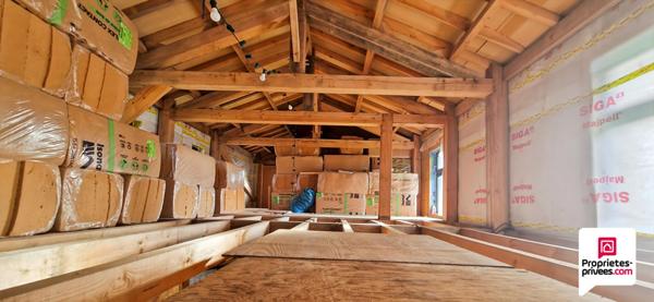 Grand séchoir à tabac à finir de rénover- surface totale de 248 m2