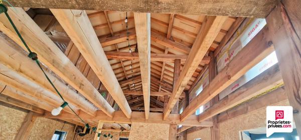 Grand séchoir à tabac à finir de rénover- surface totale de 248 m2