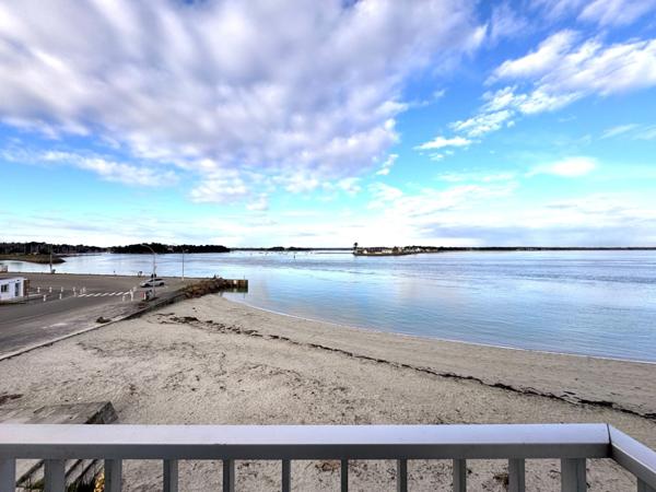 Exceptionnel. Appartement 1 chambre pieds dans l'eau Loctudy