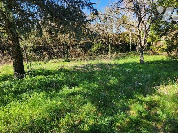 À vendre à Champignol-lez-Mondeville, charmant village situé à seulement 15 km de Bar-sur-Aube ...