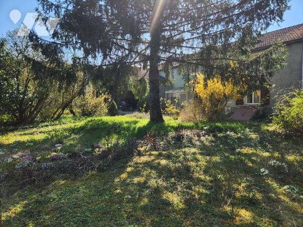 À vendre à Champignol-lez-Mondeville, charmant village situé à seulement 15 km de Bar-sur-Aube ...