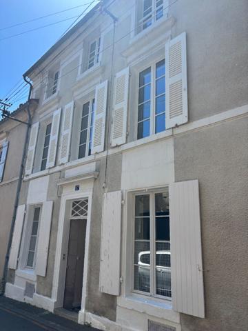 Ensemble immobilier à Fontenay Le Comte