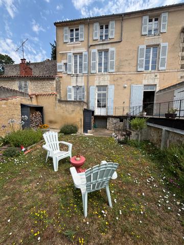 Ensemble immobilier à Fontenay Le Comte