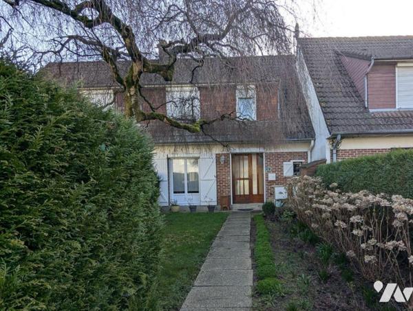MAISON PROCHE CENTRE-VILLE 96 m² hab. AVEC GARAGE comp : sous-sol, au rdc : couloir d'entrée, s...