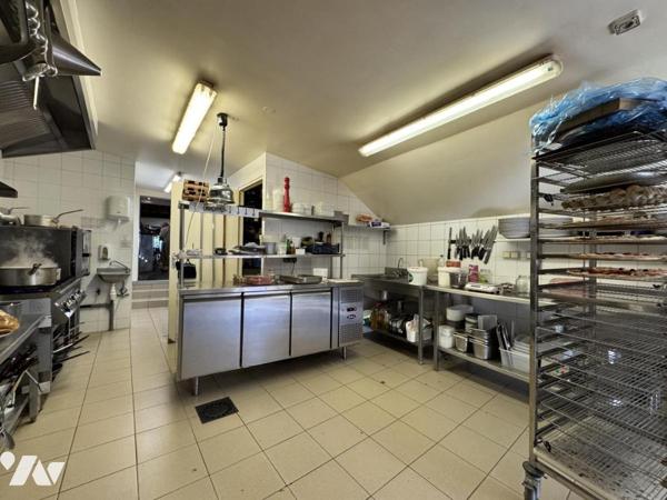 À VENDRE — IMMEUBLE EN MONO-PROPRIÉTÉ AVEC RESTAURANT ET APPARTEMENT