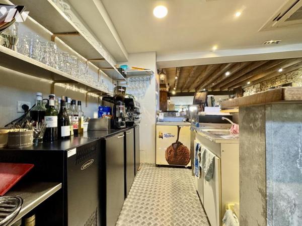 À VENDRE — IMMEUBLE EN MONO-PROPRIÉTÉ AVEC RESTAURANT ET APPARTEMENT