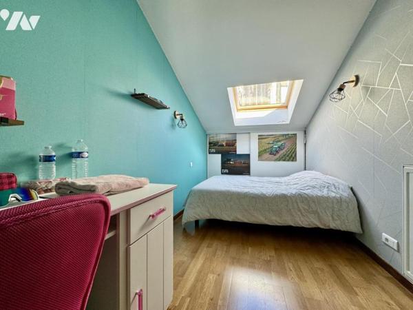 À VENDRE — IMMEUBLE EN MONO-PROPRIÉTÉ AVEC RESTAURANT ET APPARTEMENT