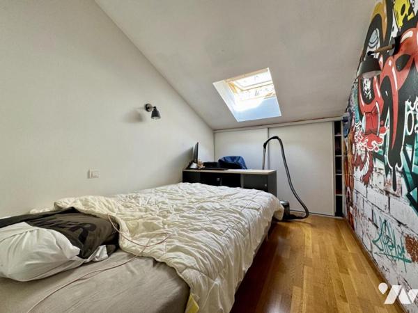 À VENDRE — IMMEUBLE EN MONO-PROPRIÉTÉ AVEC RESTAURANT ET APPARTEMENT