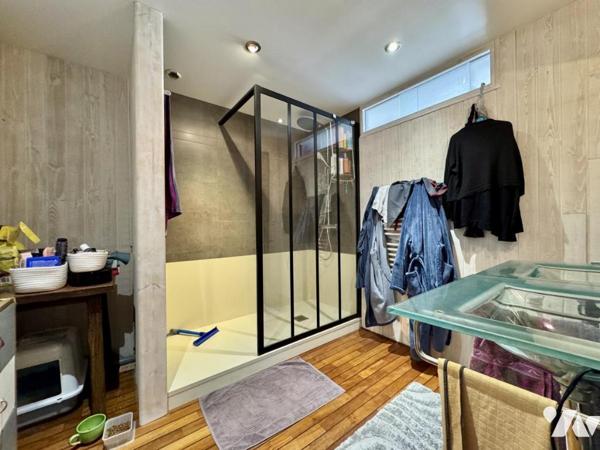 À VENDRE — IMMEUBLE EN MONO-PROPRIÉTÉ AVEC RESTAURANT ET APPARTEMENT