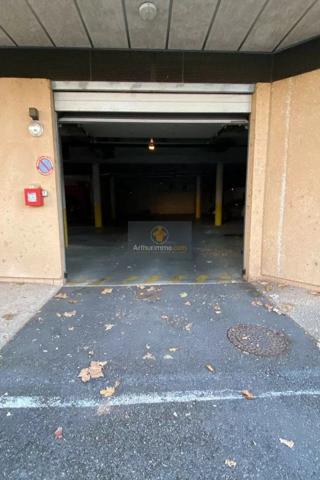 Location                                                      Parking
                        
                                                            à Apt